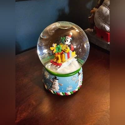 Disney Enesco Mickey Mouse Snowglobe