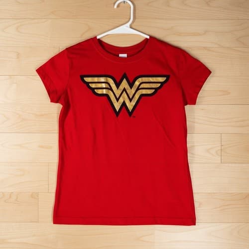 DC Comics Girls Wonder Woman Red Graphic T-Shirt Gold Logo Size M 7/8 Short