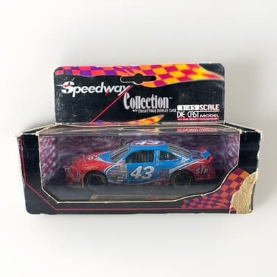 Speedway Collectibles Richard Perry’s Pontiac Grand Prix 43 STP 1:43 DieCast Car