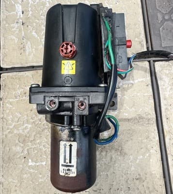 OMC Cobra Volvo Penta 4.3L 985846 Trim & Tilt Pump Motor Assembly Sterndrive