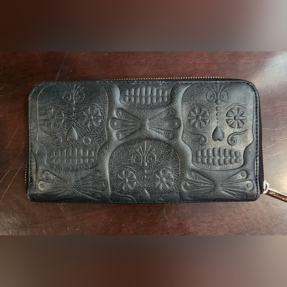 Loungefly ❤️ Logo Skull Long Wallet