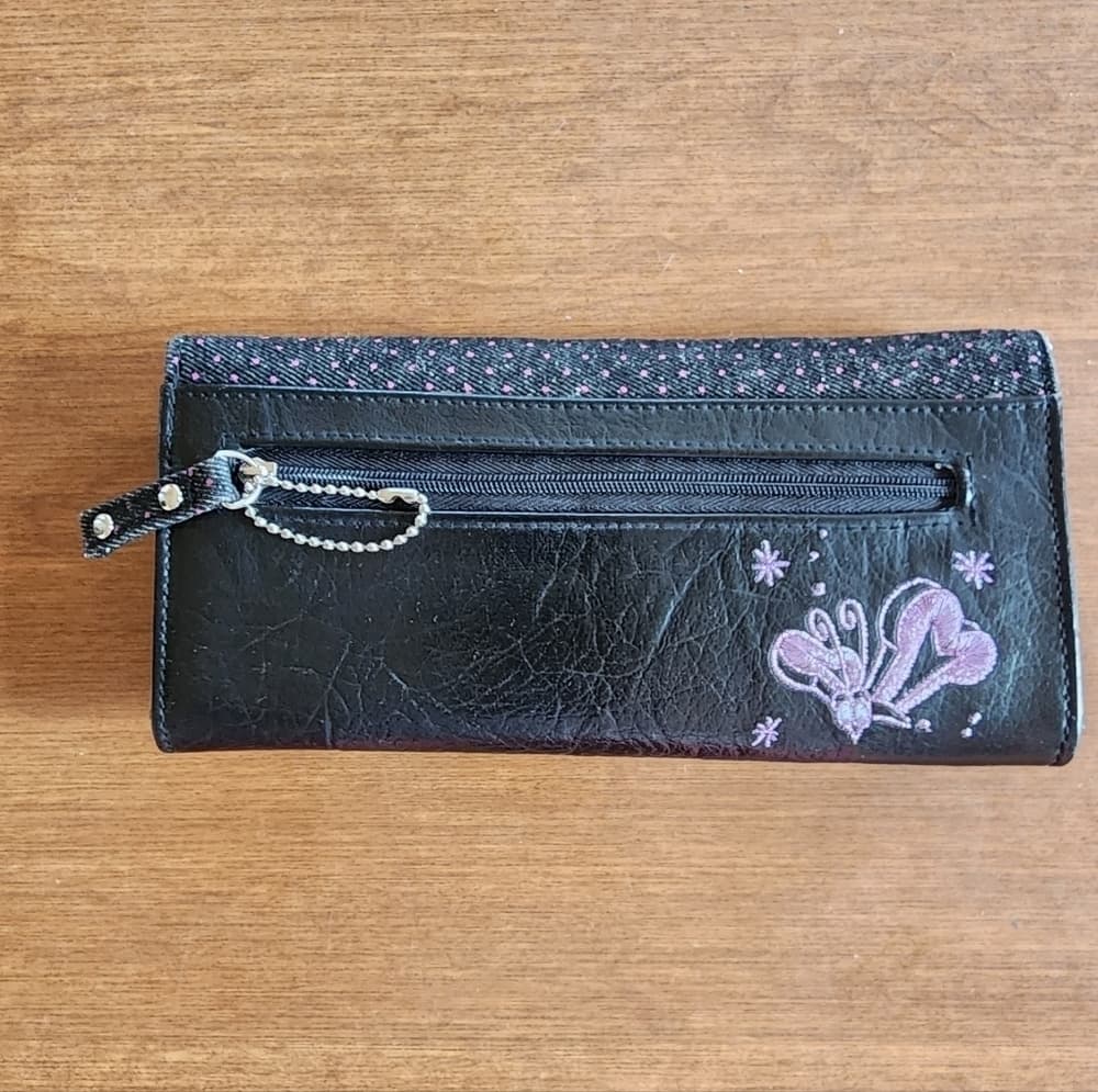 Rare Loungefly ❤️ Logo Alice in Wonderland Wallet