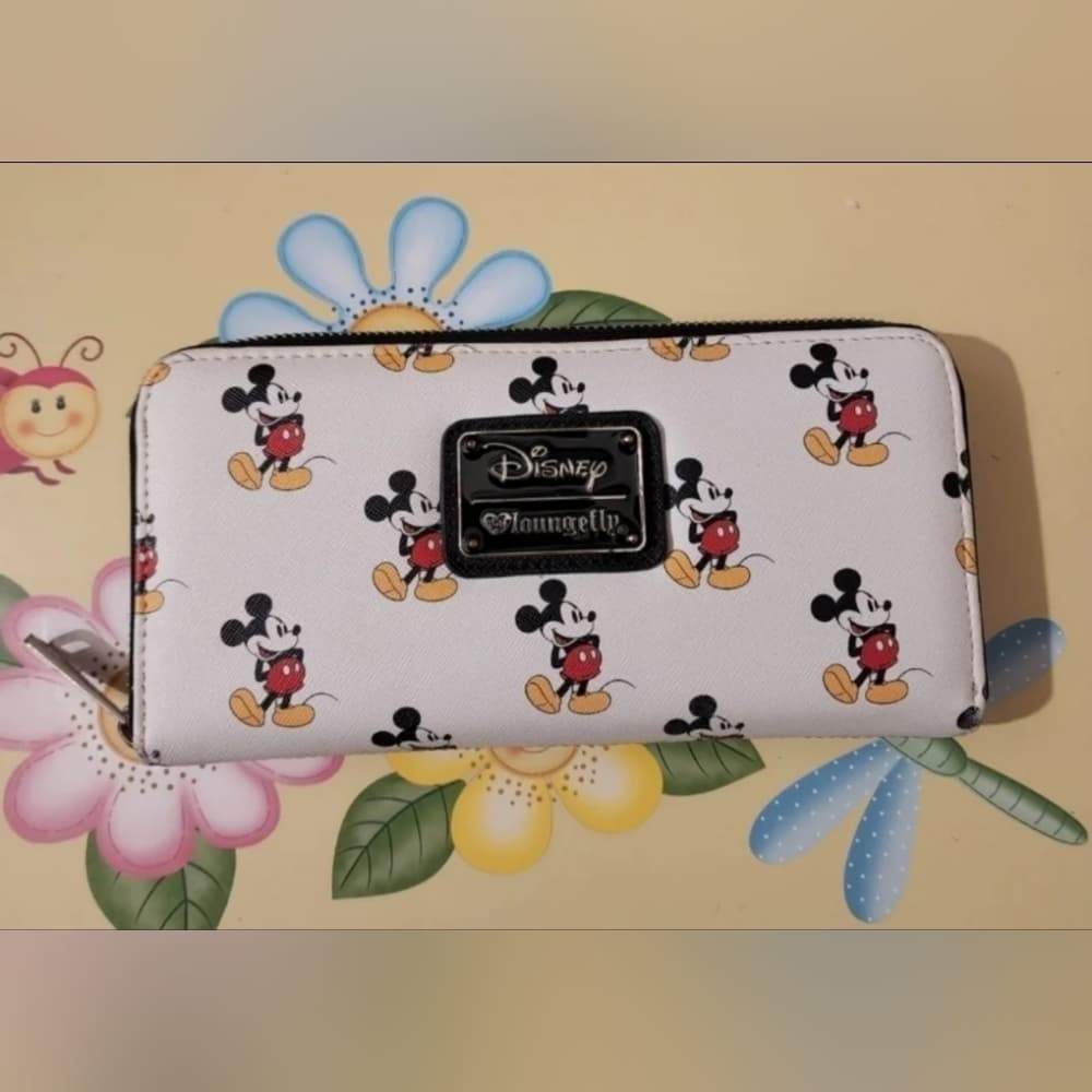 Loungefly ❤️ Logo Disney Mickey Mouse AOP Wallet