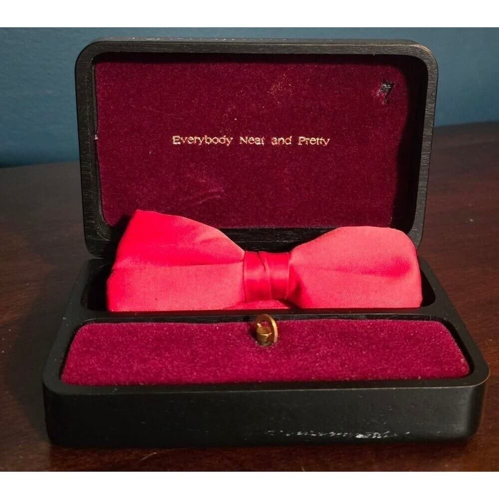 1995 Disneyana Collection Limited Edition Mickey Mouse Music Box with Bowtie