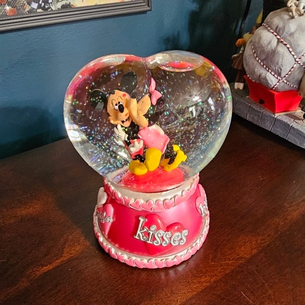 Vintage Mickey Loves Minnie Snowglobe
