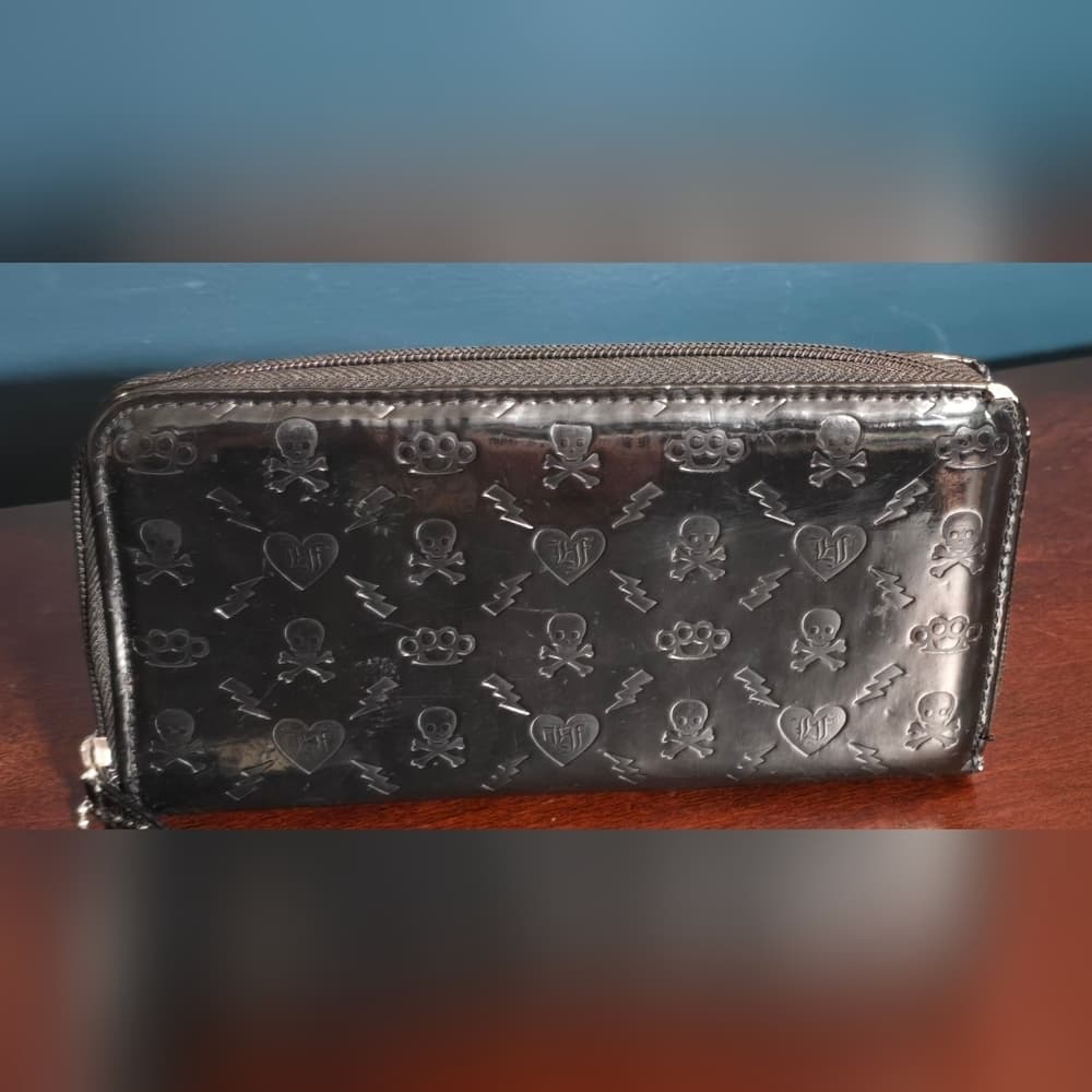 Loungefly ❤️ Logo Skull and Crossbones Wallet