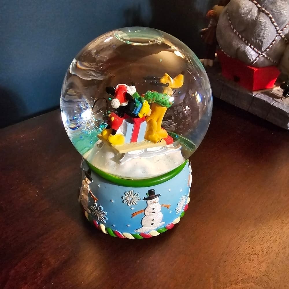 Disney Enesco Mickey Mouse Snowglobe