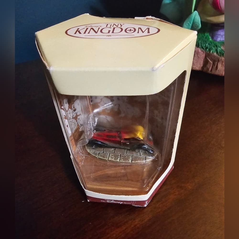 Disney Store Tiny Kingdom 101 Dalmatians Cruella's Car