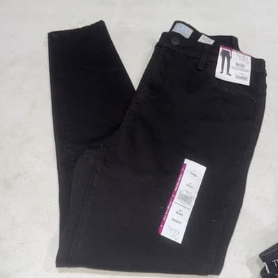 Time & Tru Women’s High Rise Black Skinny Jeans 8 Short • STRETCH