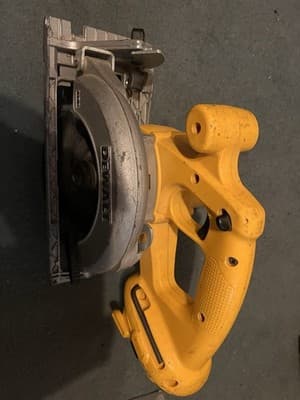 DEWALT 18V DC390 Circular Saw Yellow/Black *tool only*