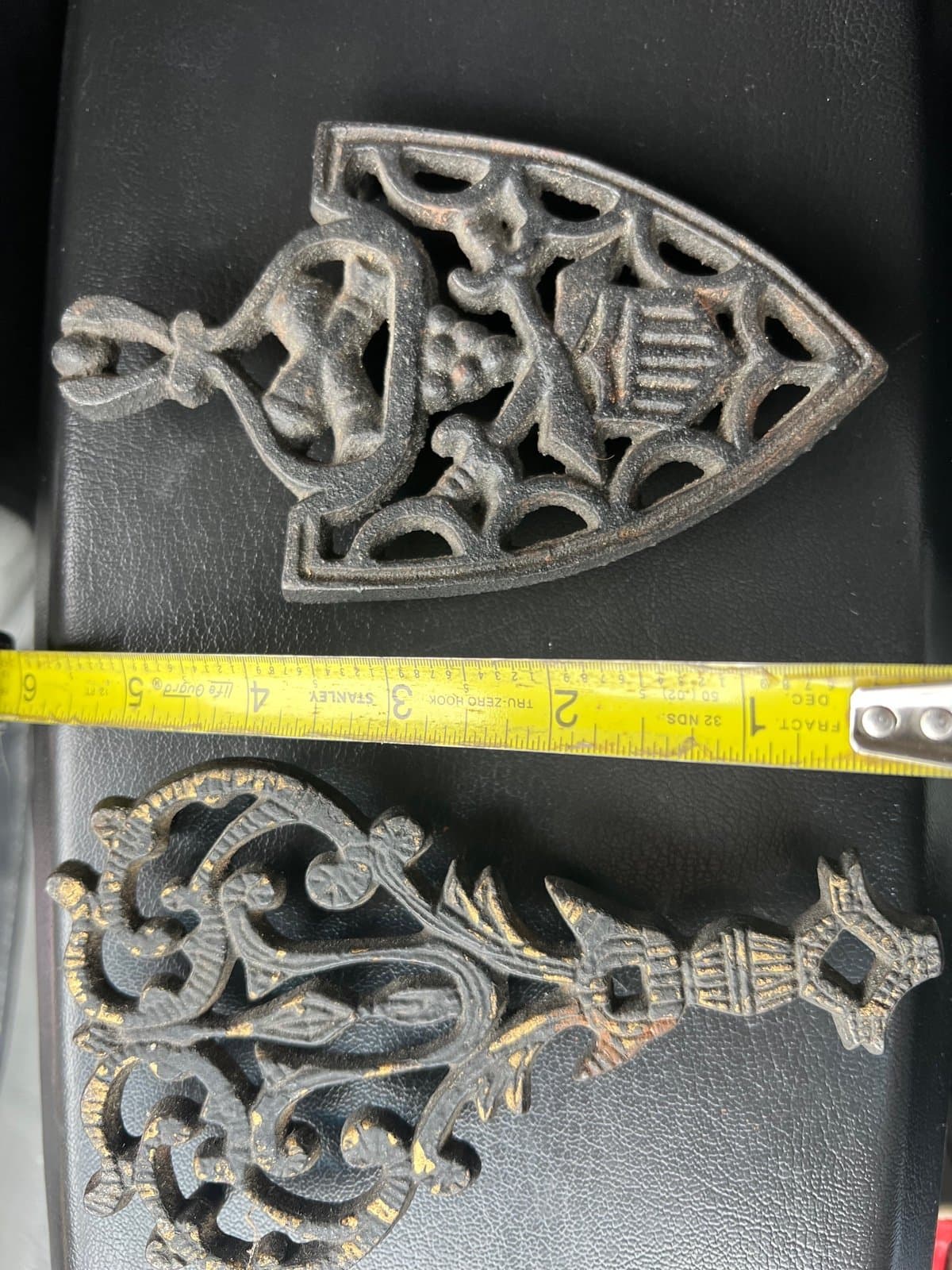 Wilton antique iron trivet set