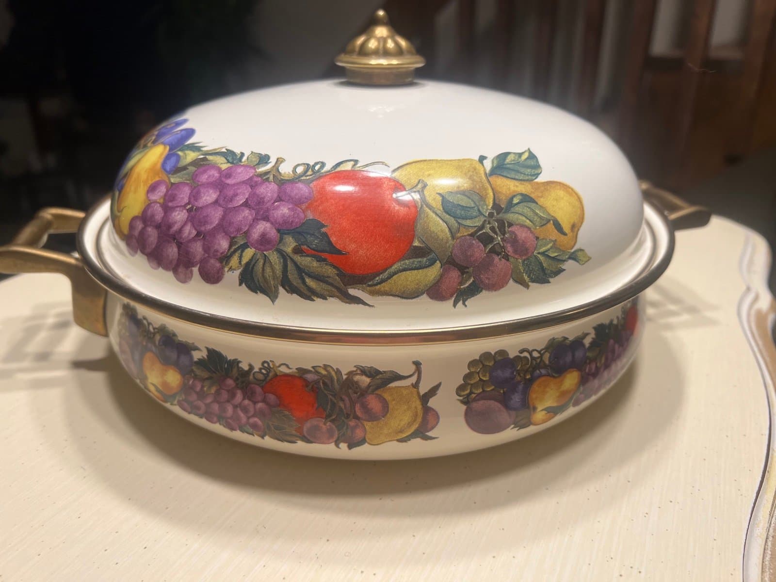 Vintage Enamelware 2 Quart Casserole Dish Dutch Oven Soup Pot and Lid Cornucopia