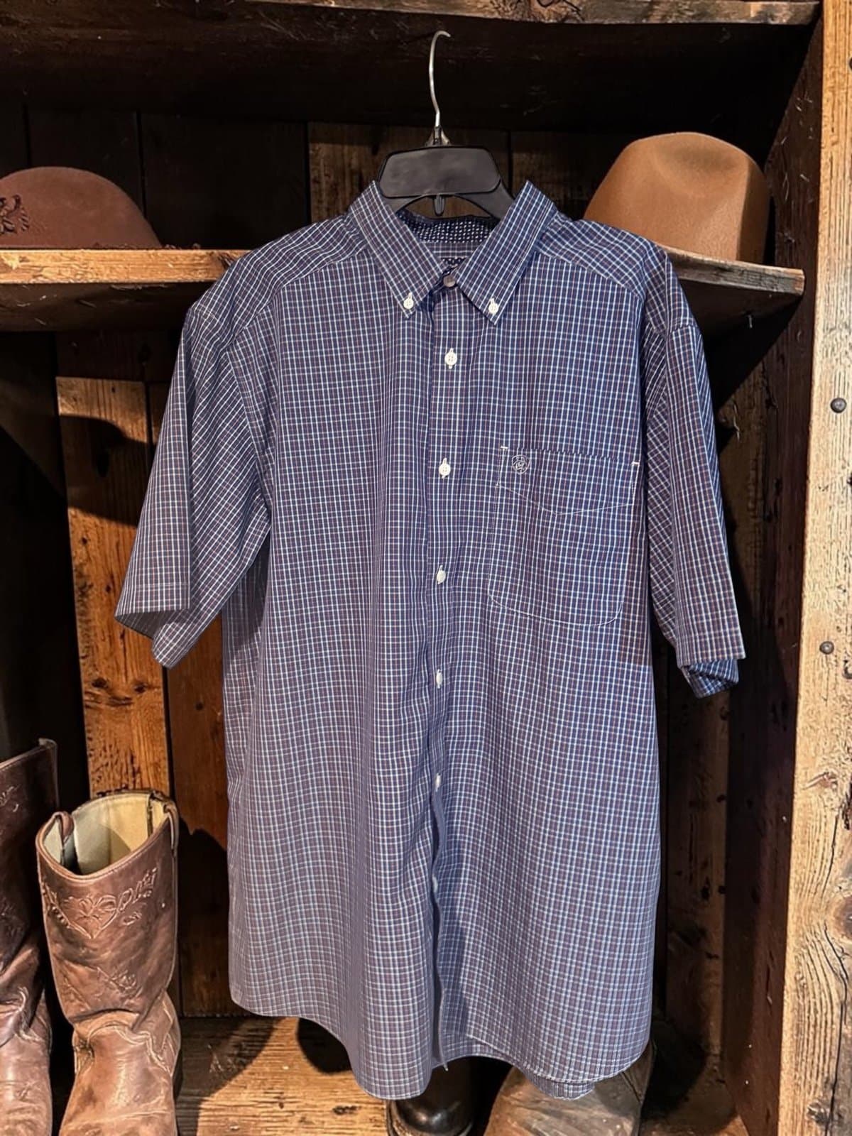 Ariat short sleeve button up NWOT size large