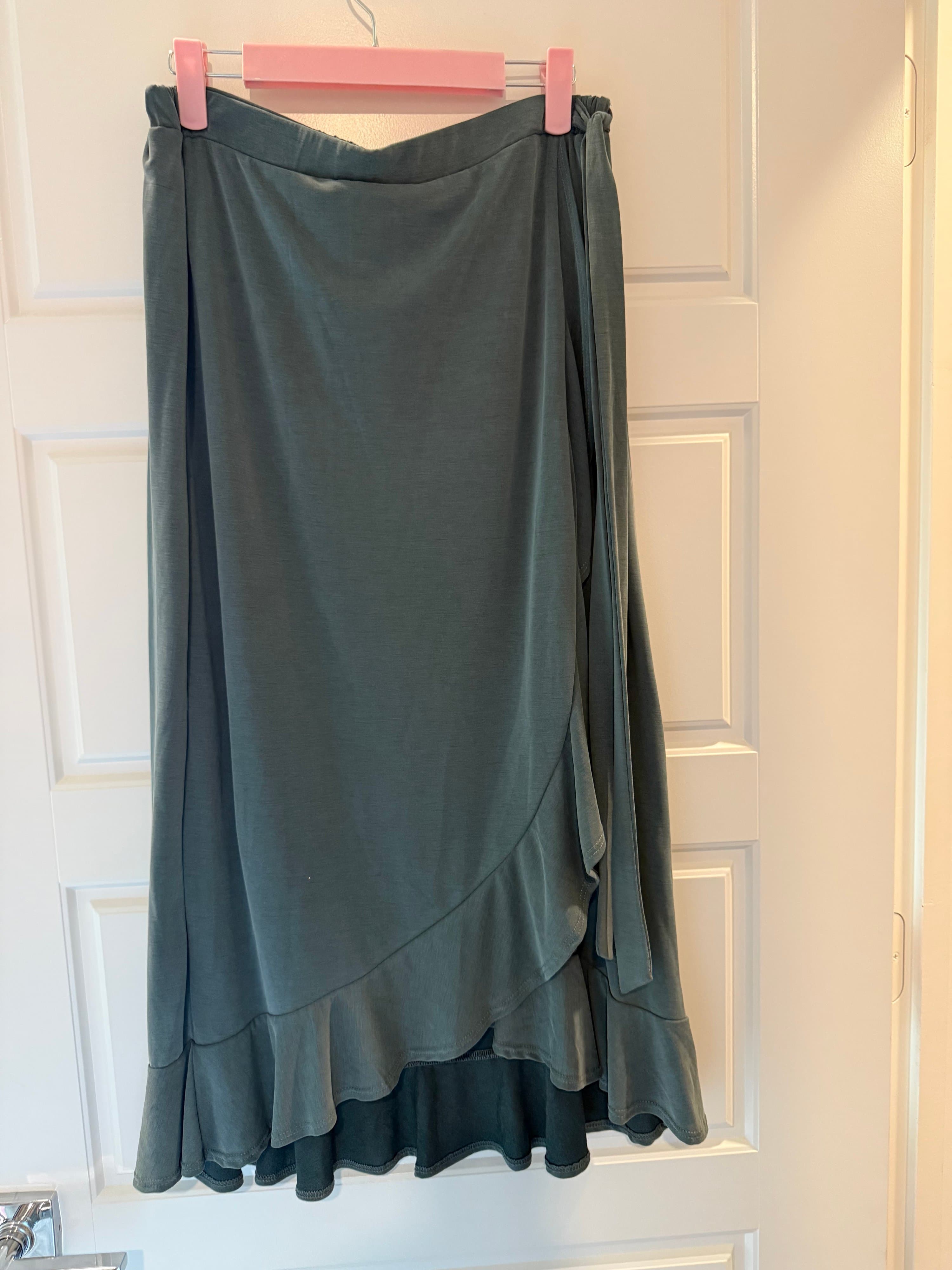 Green Envelope Los Angeles Ruffle Midi Skirt Size M