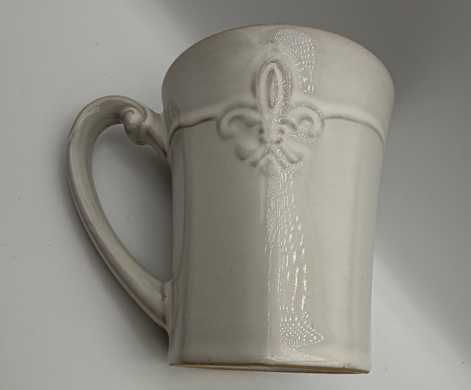 Better Homes & Gardens Country Crest Fleur De Lis Stoneware Mug Cream Ivory Cup
