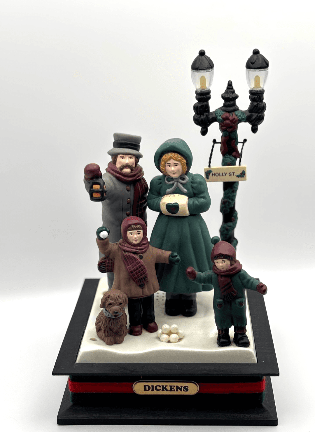 Vintage Dickens Musical Christmas Carolers Holly St 1993 Works No Battery Lid