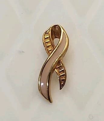 VINTAGE 1990s AVON Breast Cancer Awareness Pink Ribbon Gold Tone Lapel Pin 1"