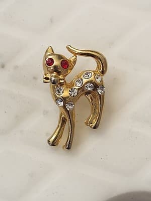 VINTAGE Small Gold-Tone Rhinestone Accent Cat Scatter Brooch Pin