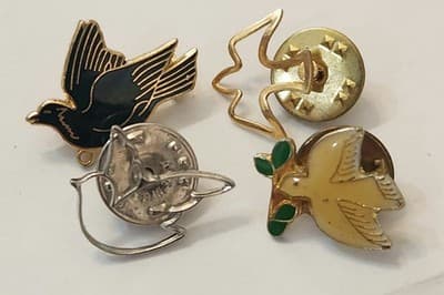 Lot of 4 Vintage Dove Bird Lapel Pins Gold Tone Enamel Peace Olive Branch