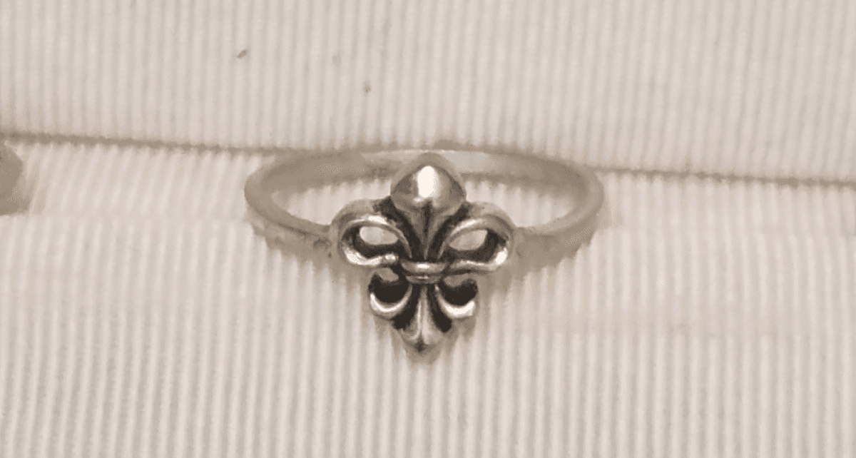 Small Fleur De Lis fashion ring