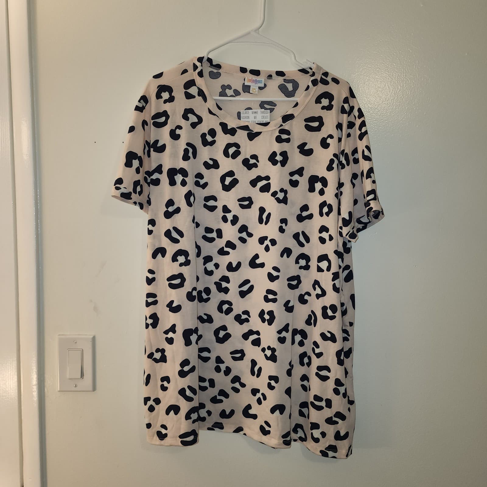 LulaRoe Leopard Print Liv T Tshirt in Size 3XL