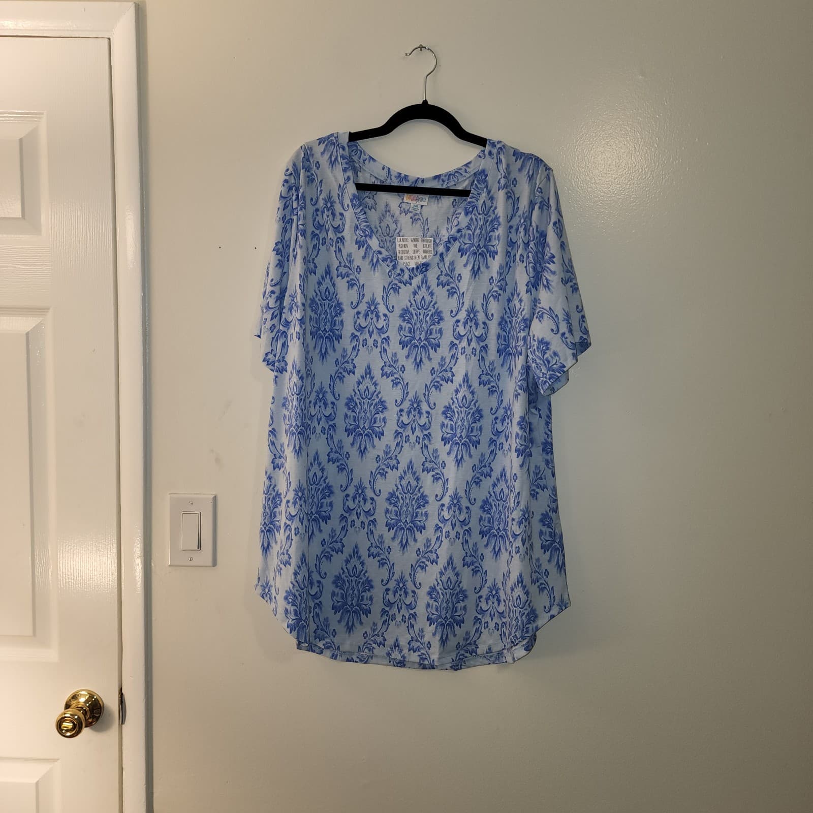 LulaRoe Iris V-Neck Tunic Top with Relaxed Sleeves