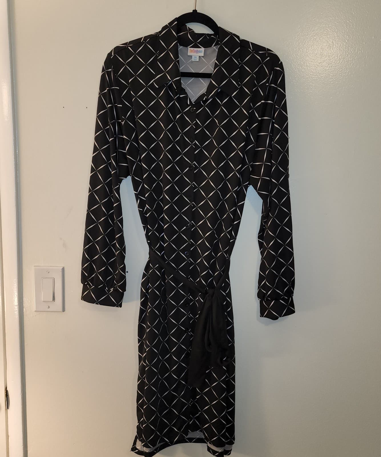 LulaRoe Ellie Classic Dress Shirt with Center Front Buttons