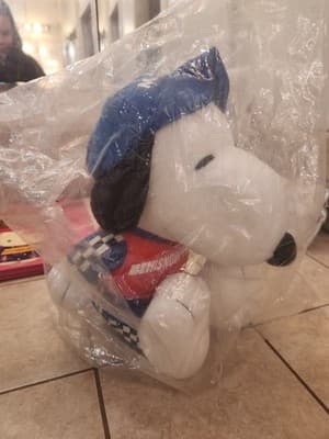 MetLife Racecar NASCAR Peanuts Snoopy Stuffed Animal Authentic Brand New!
