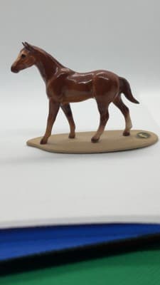 Vintage Hagen Renaker Chestnut Thoroughbred Horse With Base And Copyright Label