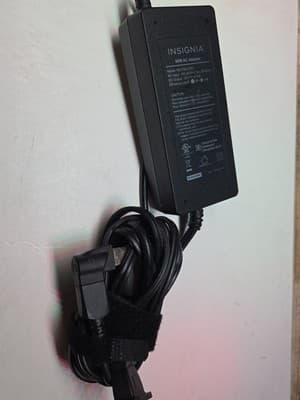 Insignia 90W AC Adapter Model NS-PWLC591D Input AC 100-240V 2.5A Output DC