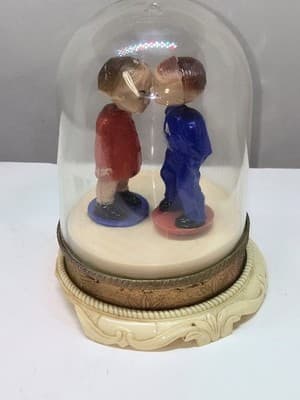Vintage Hong Kong Wind Up Music Boy Girl Figures Kissing Magnet Rare Collectible