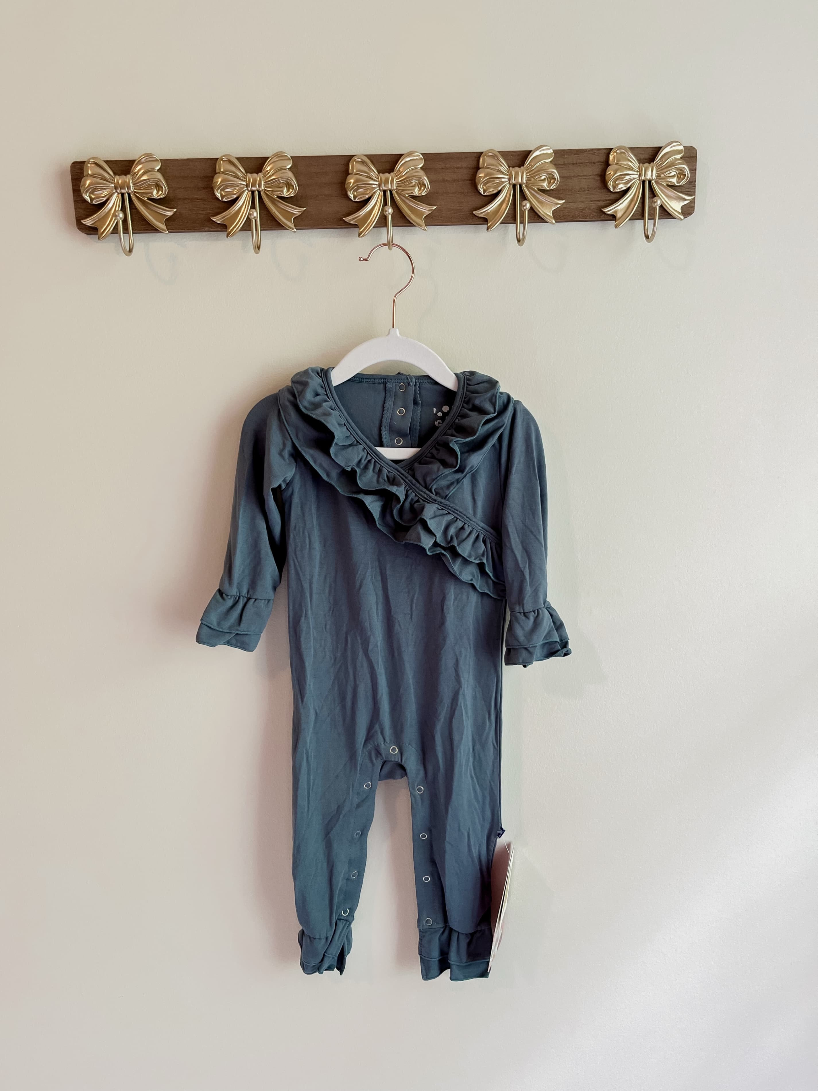 Kickee Pants NWT size 12-18 months Ruffle Long Sleeve Baby Romper with Snaps