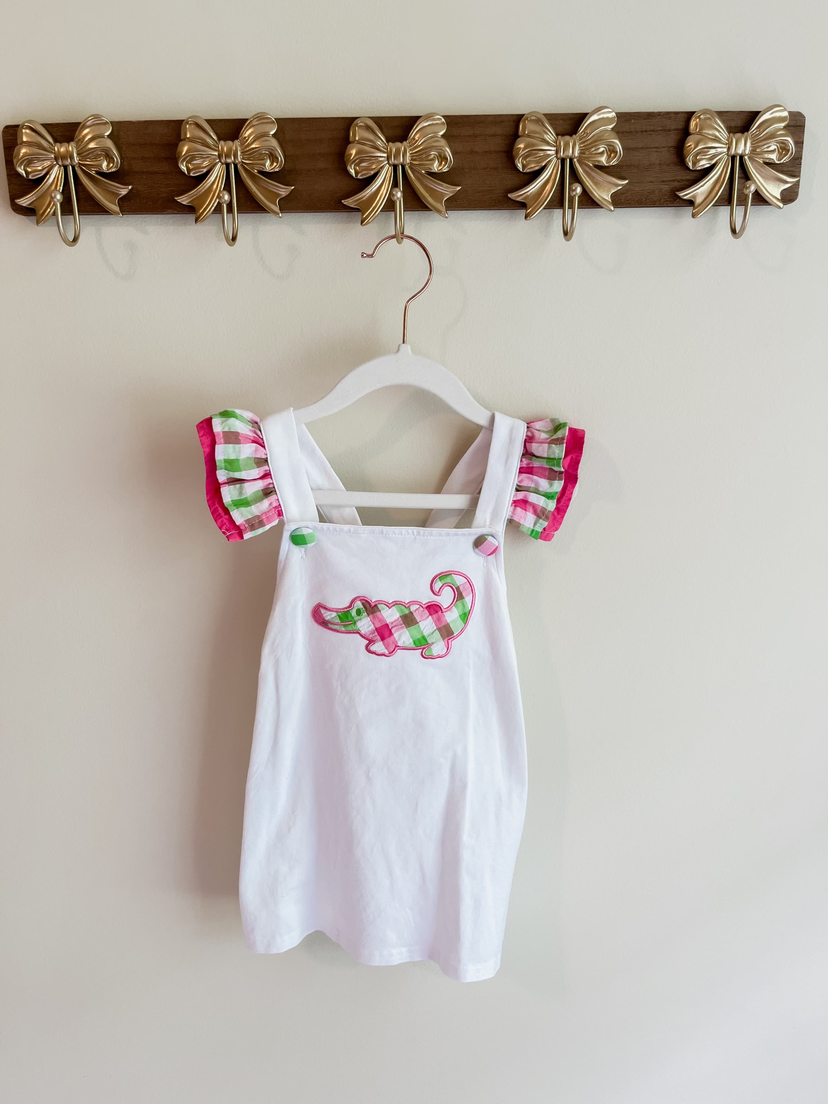 Classic Whimsy Girls' size 6 White top with Ruffled Sleeves and Alligator Appliqué