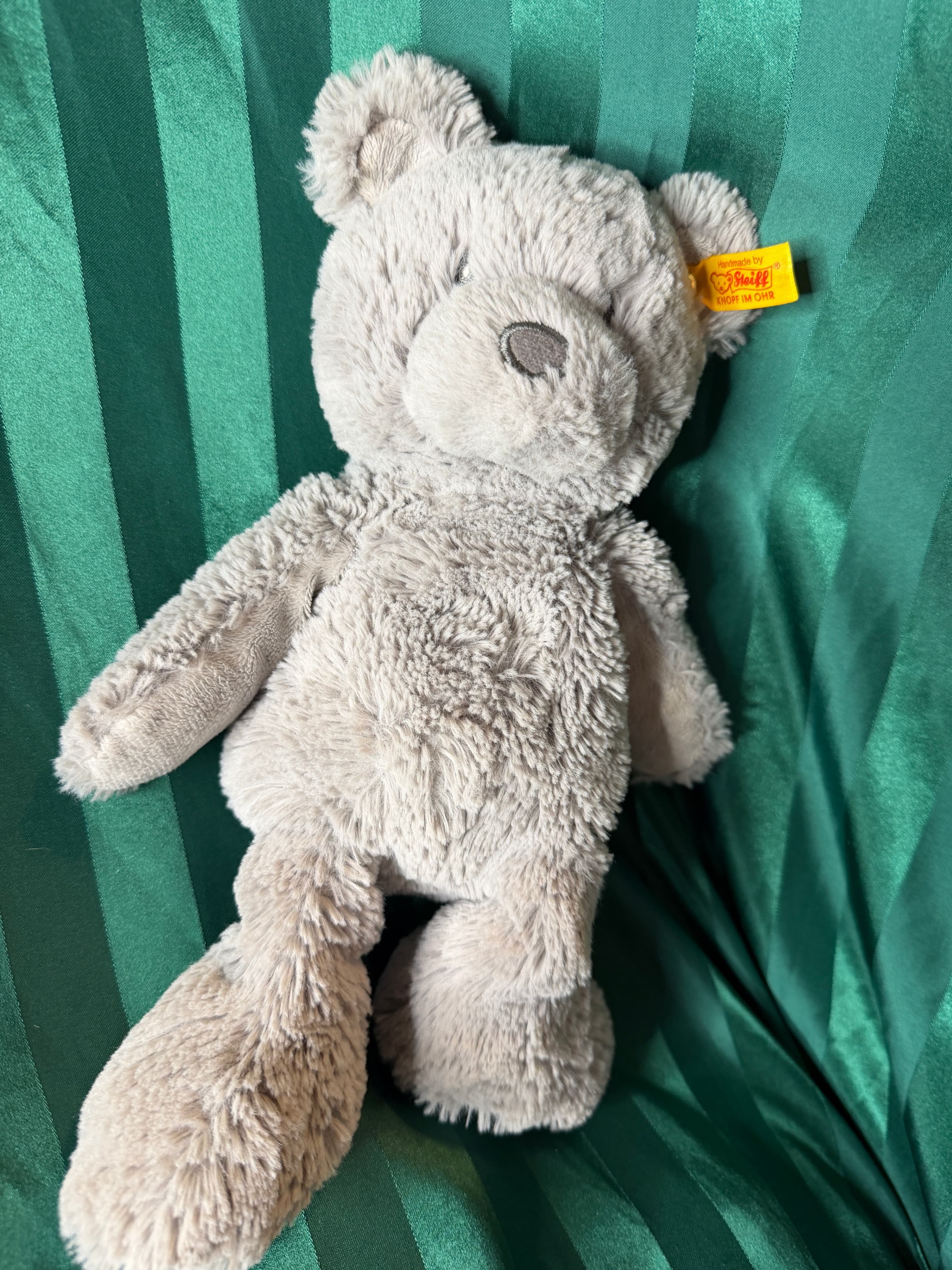 Steiff Bearzy Teddy Bear with Button Tag