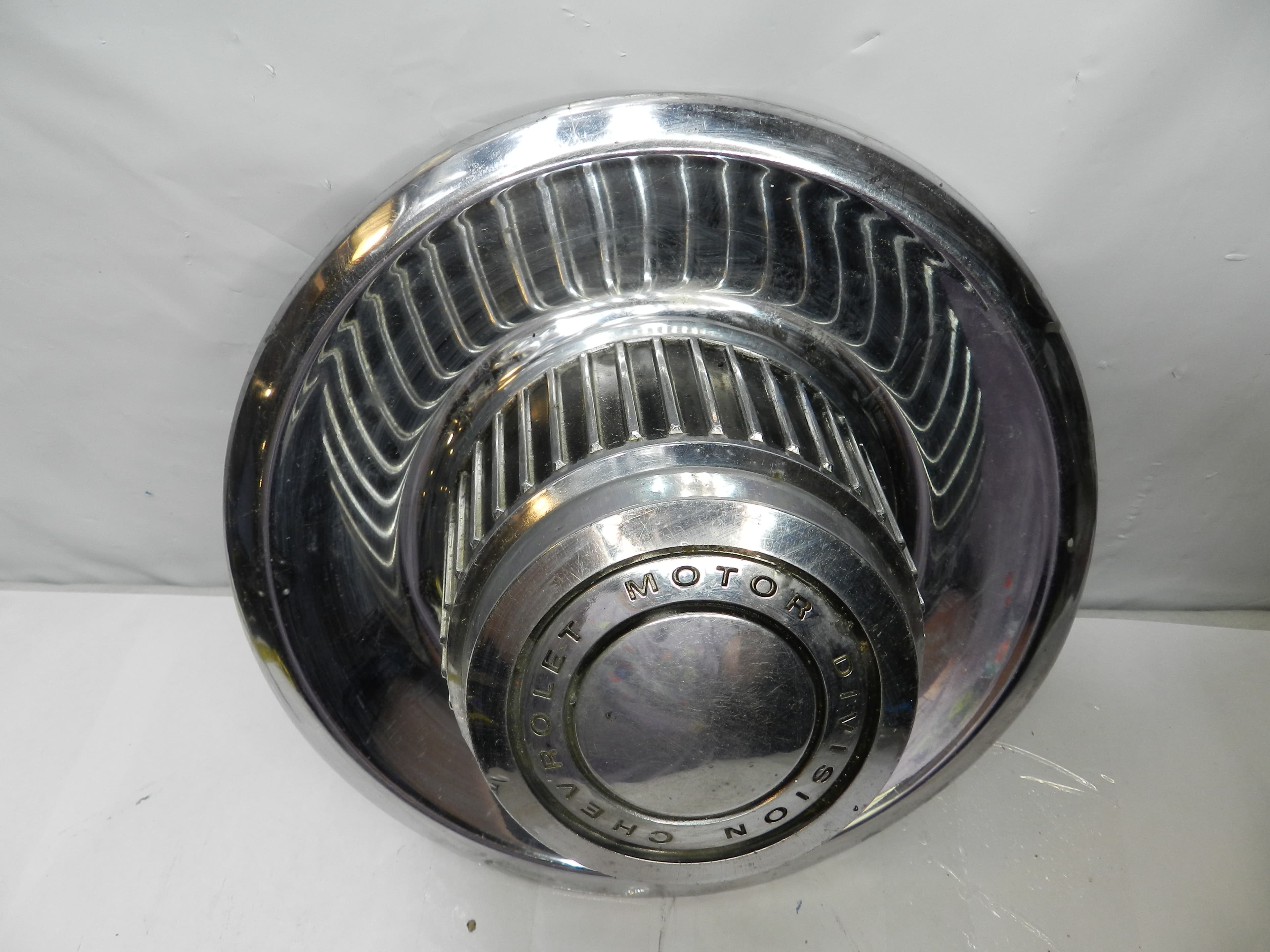 Chevrolet Vintage Chevrolet Rally Wheel Hubcap (N95J)