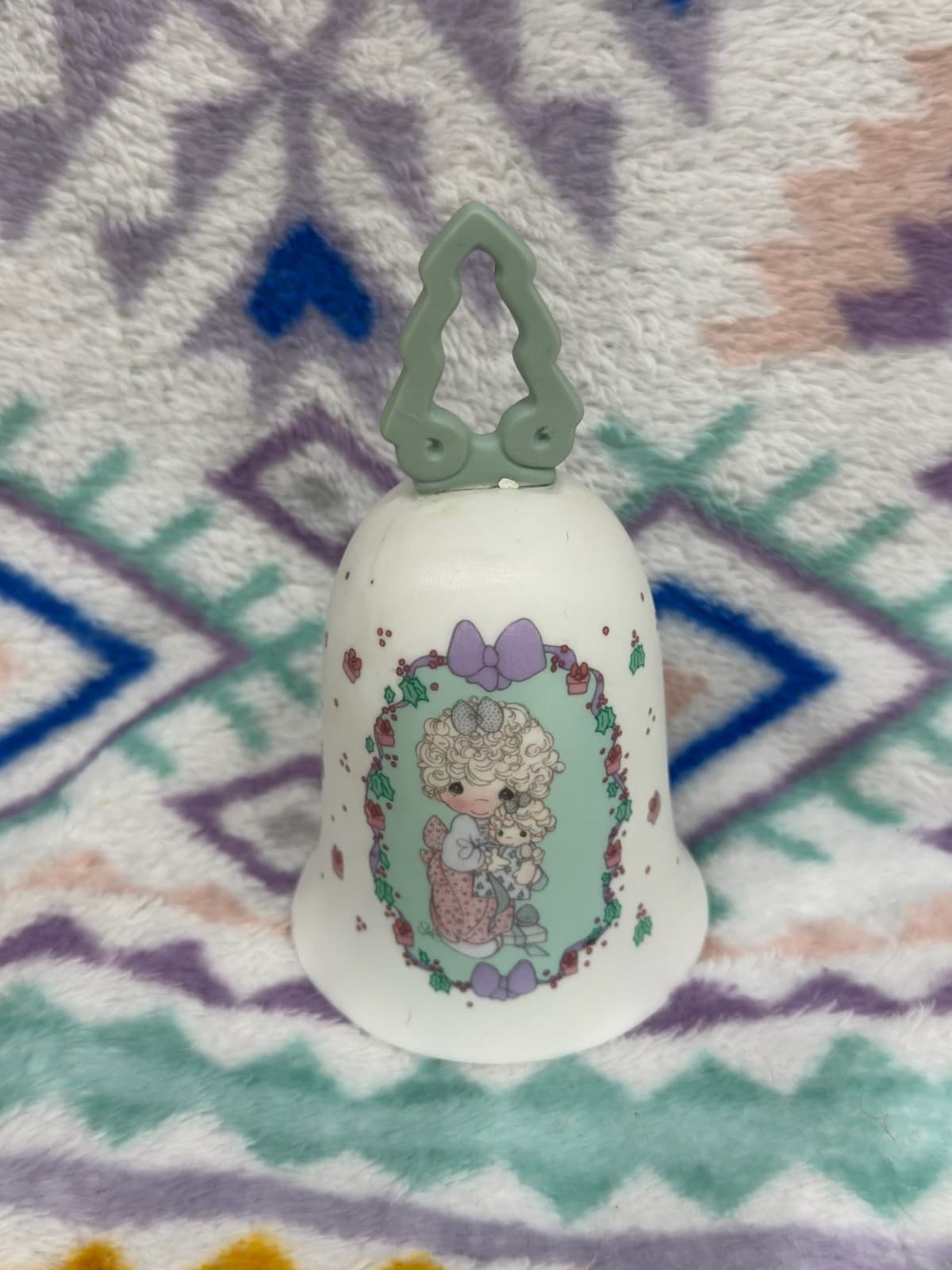 1992 PRECIOUS MOMENTS BELL CHRISTMAS TREE LOVE IS THE BEST GIFT OF ALL GIRL DOLL