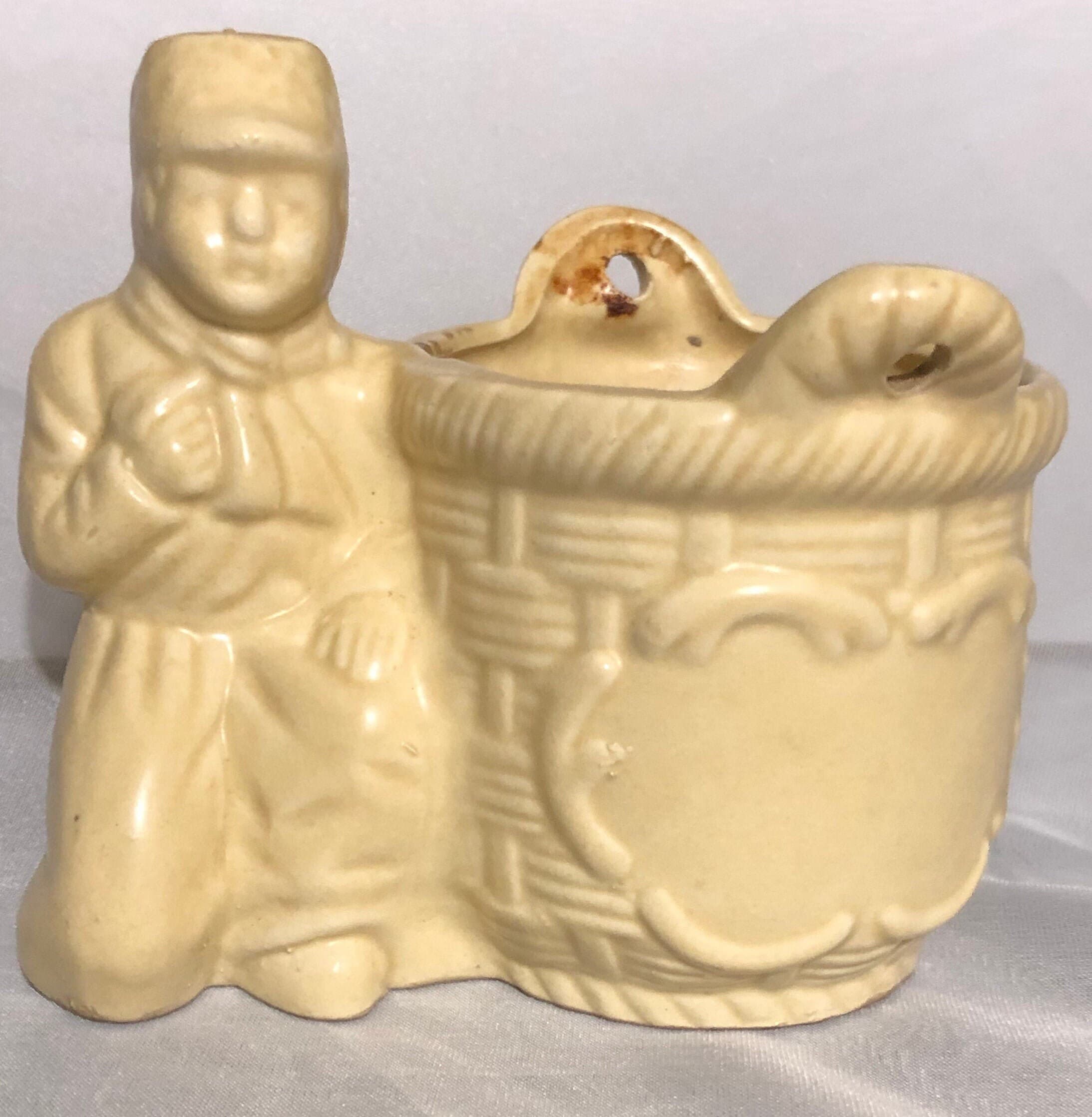 Kneeling man Darco planter