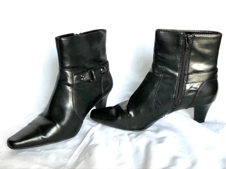 Boots size 6m