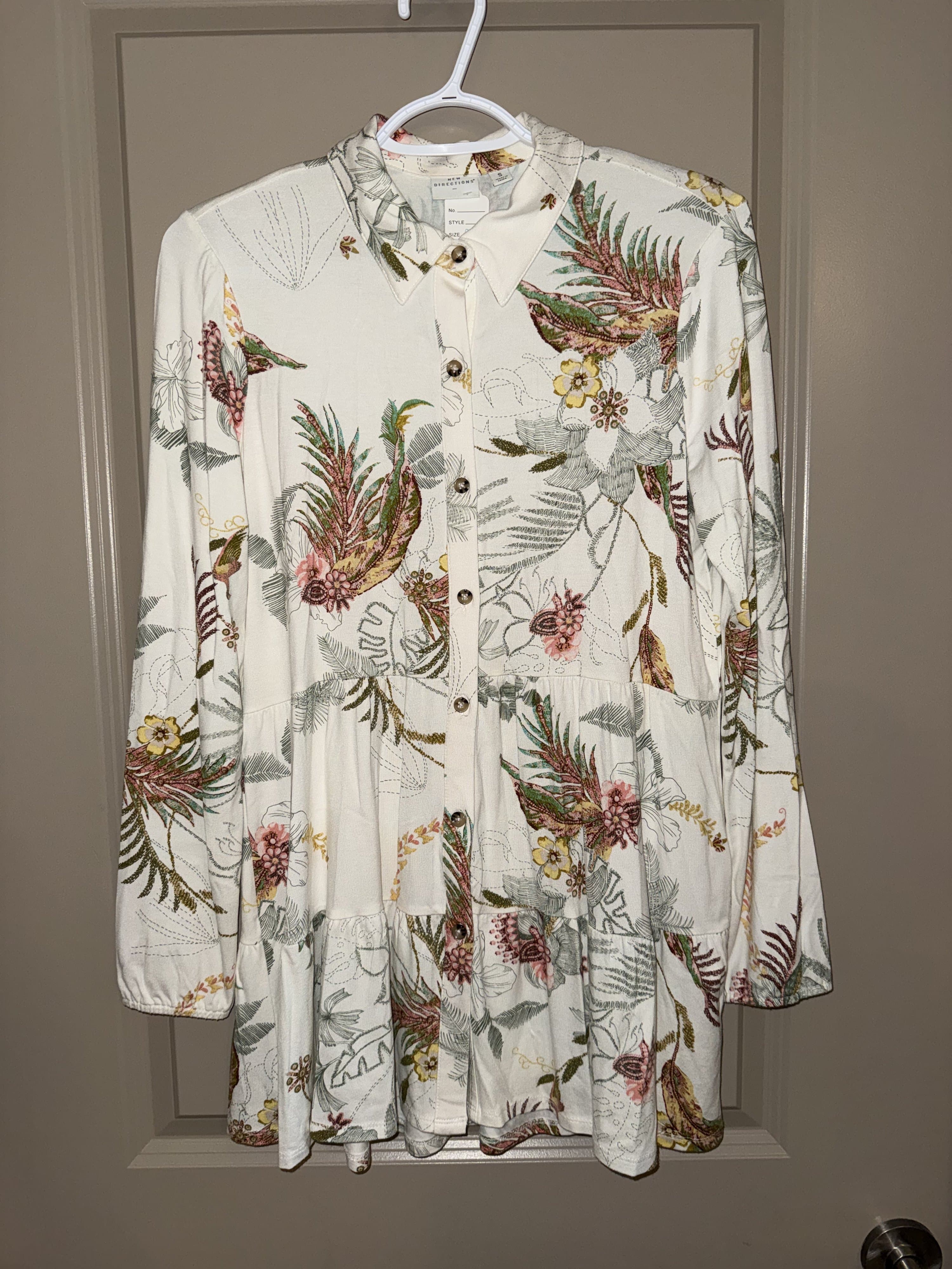 New Directions Floral Button-Up Shirt Small