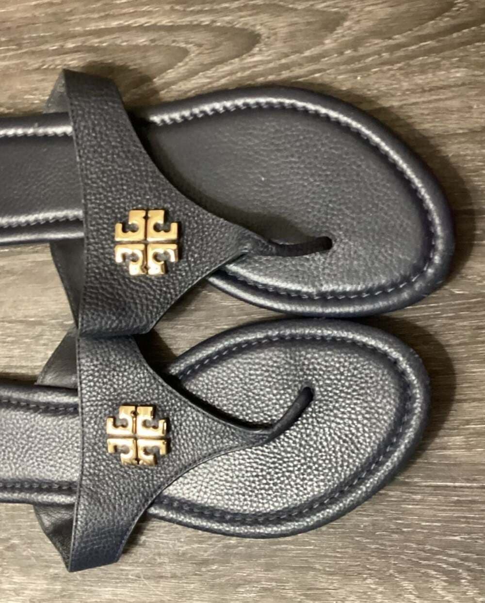 Tory Burch Jolie Tumbled Leather Thong Sandal in Navy