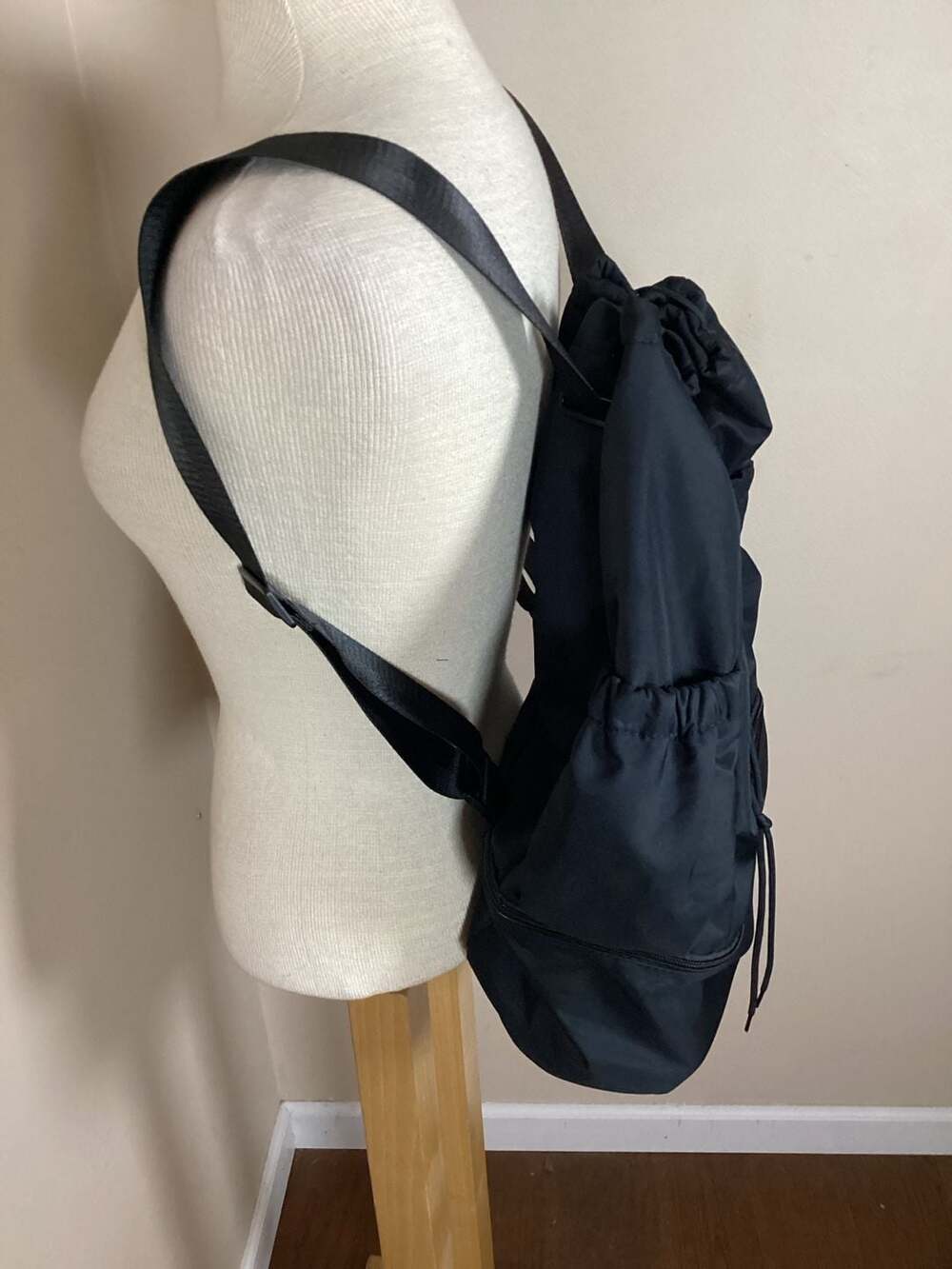 Beyond Yoga Commuter Backpack Black Drawstring Gym Bag