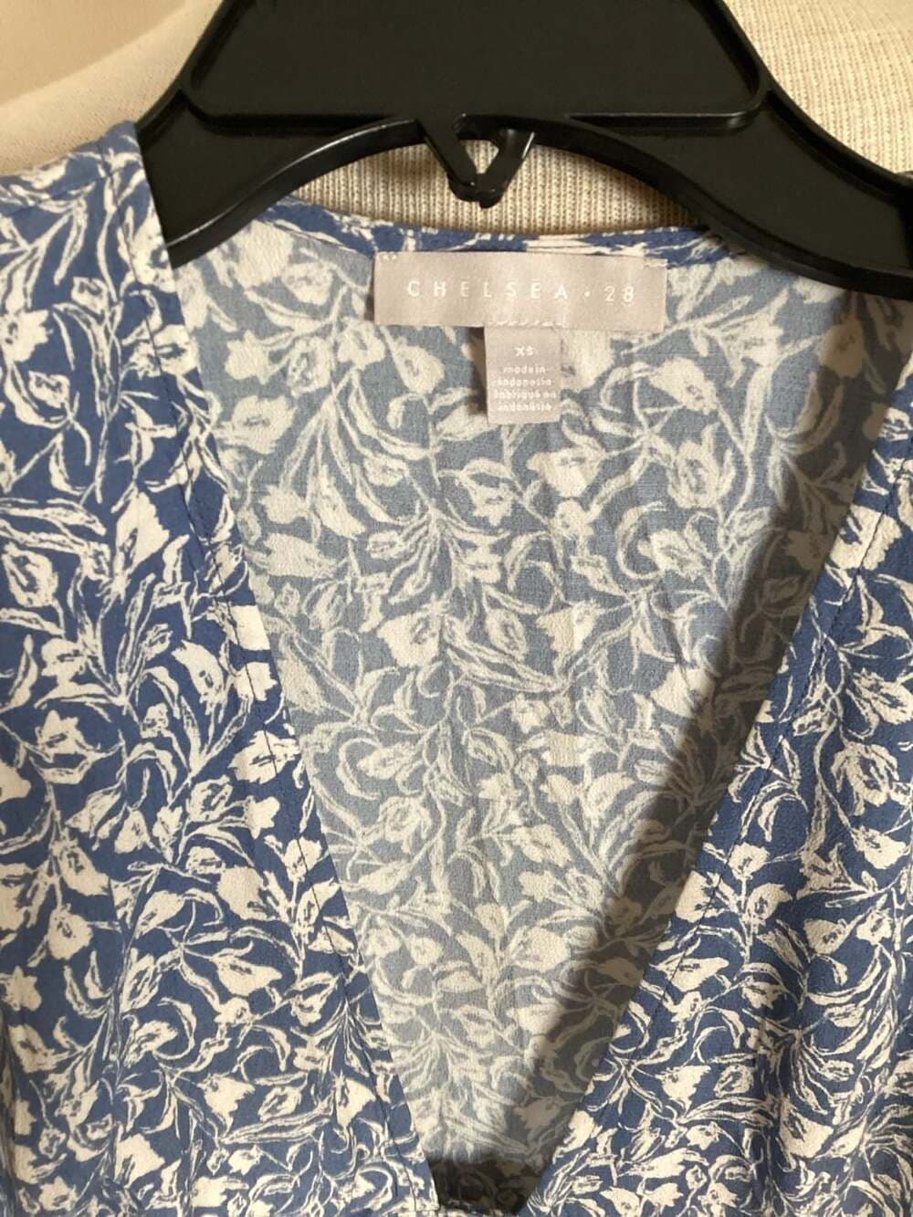 Chelsea 28 Blue Floral V-Neck Short Sleeve Romper Size XS