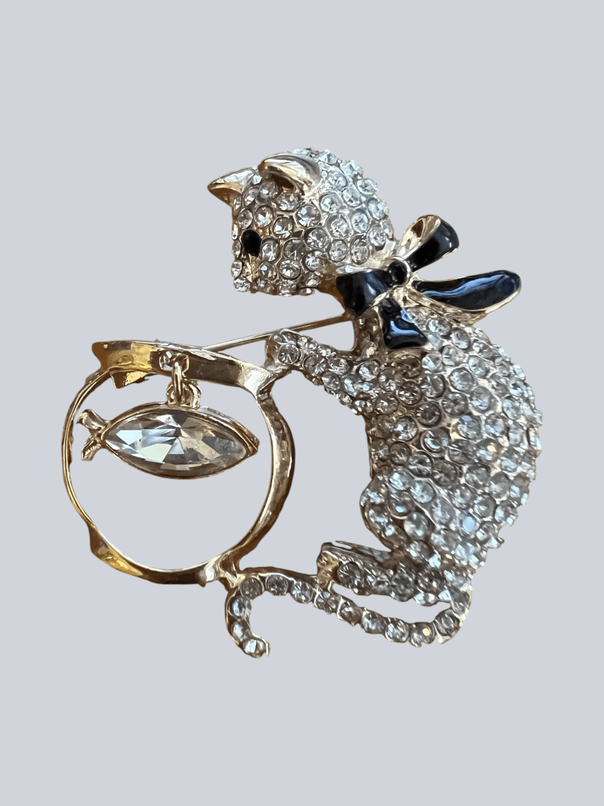 Fashion Jewelry Rhinestone Cat w/Fish Bowl w/Stone Pin Goldtone