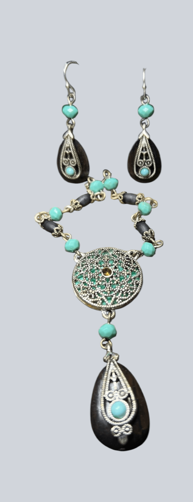 Stunning Western Style Necklace & Earrings Black& Turquoise Beads