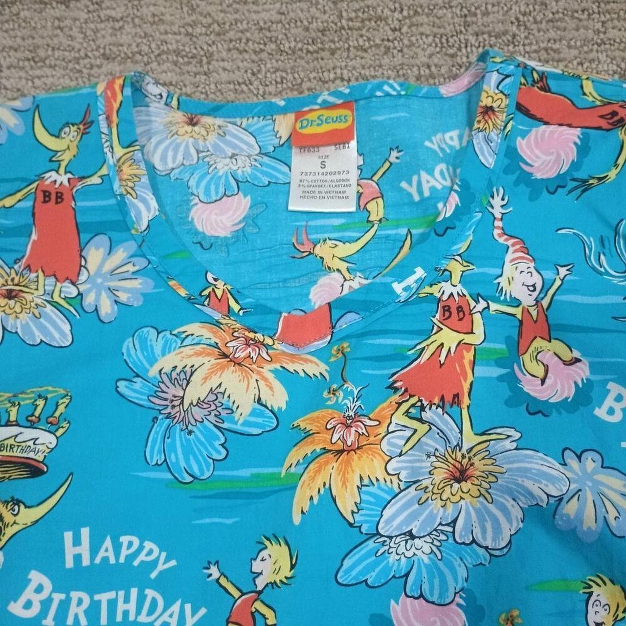 DR. SEUSS HAPPY BIRTHDAY TO YOU WOMEN'S SCRUBS TOP SMALL