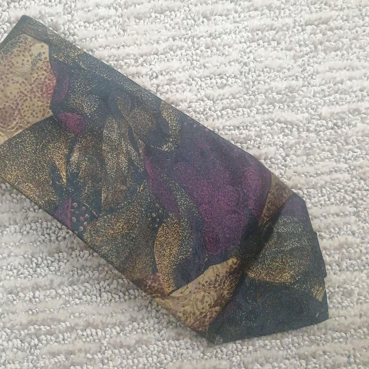 Canali Milano 100% Silk Necktie, Abstract Artistic Floral Print Made in Italy.