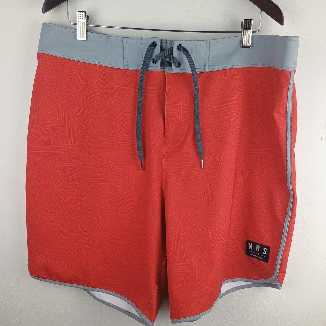 NRS EDDYLINE TECHNICAL SWIM SHORT MEN'S 38 RED GEOMETRIC