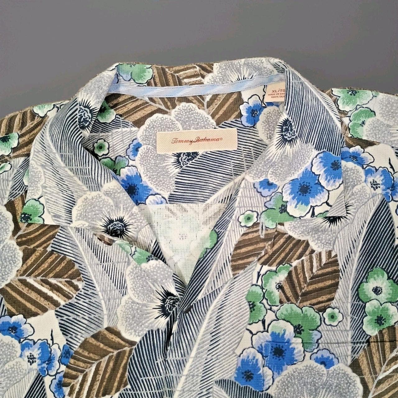 TOMMY BAHAMA CAMP SHIRT MEN'S XL SILK BLEND BUTTON DOWN BLUE FLORAL HAWAIIAN