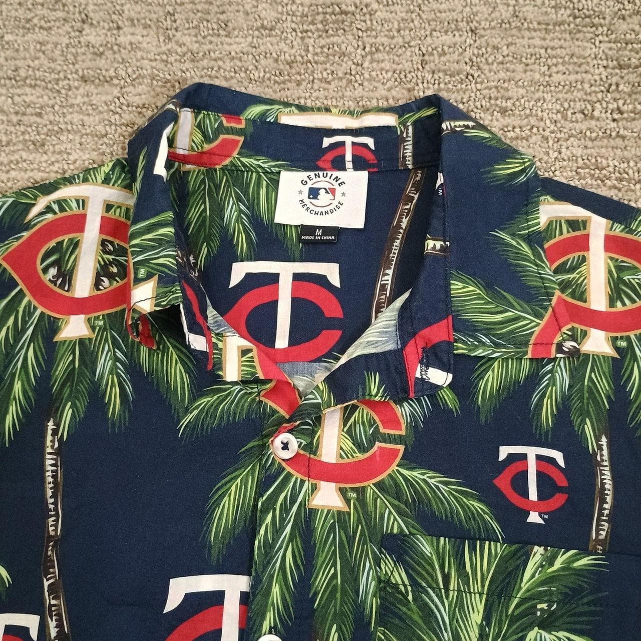 MINNESOTA TWINS HAWAIIAN BUTTON UP SHIRT MENS MEDIUM