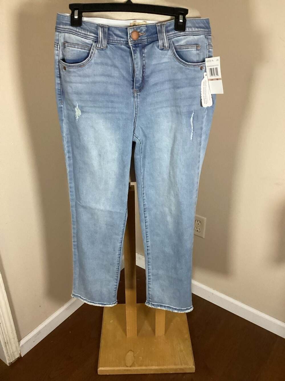 Democracy Women's High-Rise Distressed Raw Hem Crop Jeans